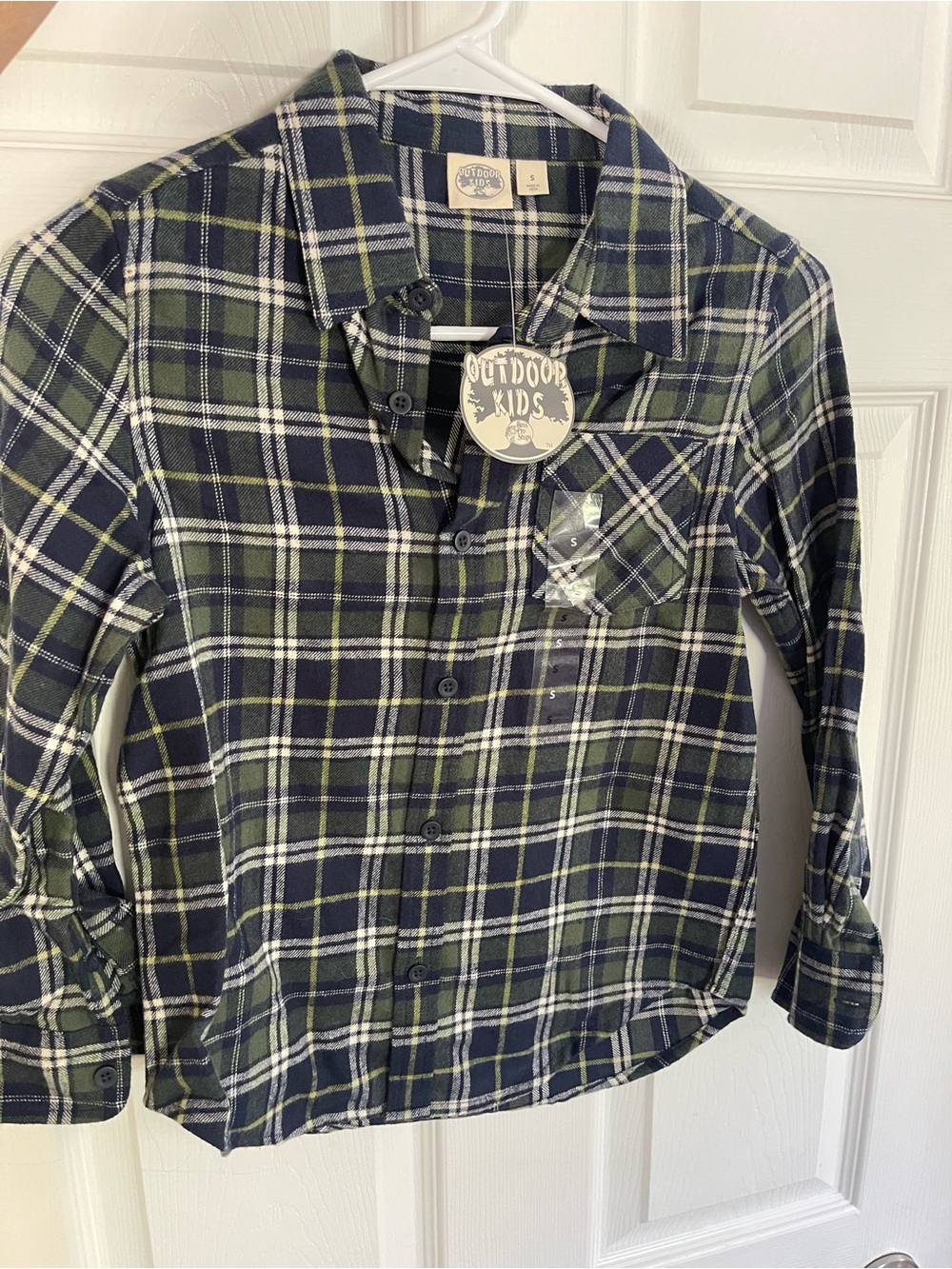 Bass Pro Shops Green & Navy Plaid Button-Down Shirt - Kids